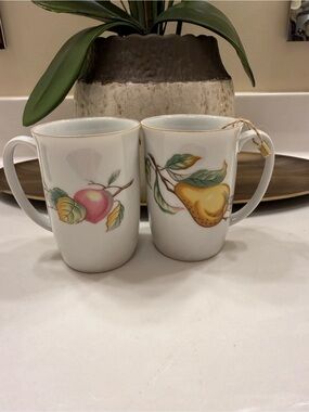 🎉 2 Shafford co White Fruit Pattern Mugs - Set of 2